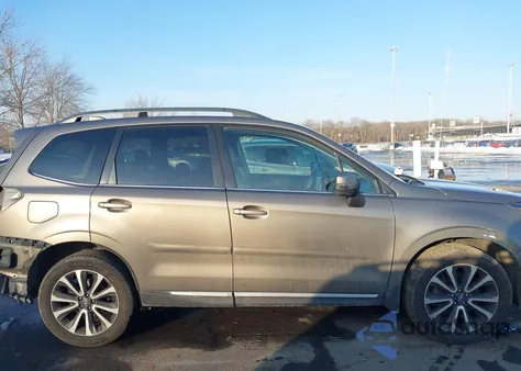 2017 Subaru Forester 2.0Xt Touring z USA, uszkodzony, nr VIN JF2SJGTC6HH409235